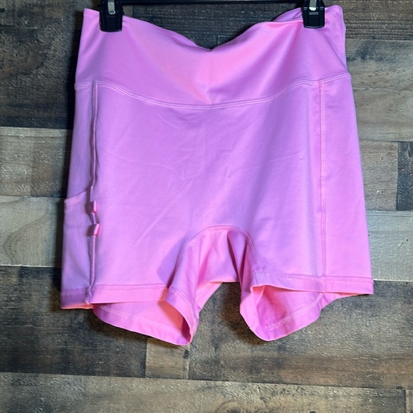 Vineyard Vines Pink Bike Shorts Moisture-Wicking Performance - Picture 1 of 3